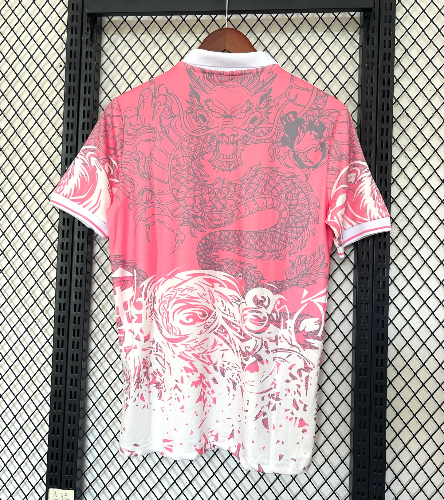 Camiseta Real Madrid Rosa – Edición Especial | RetroCamis
