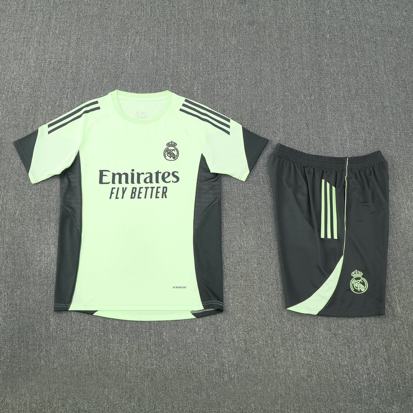 Conjunto de entrenamiento Real Madrid 1 – Camiseta y pantalón corto