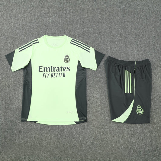 Conjunto de entrenamiento Real Madrid 1 – Camiseta y pantalón corto