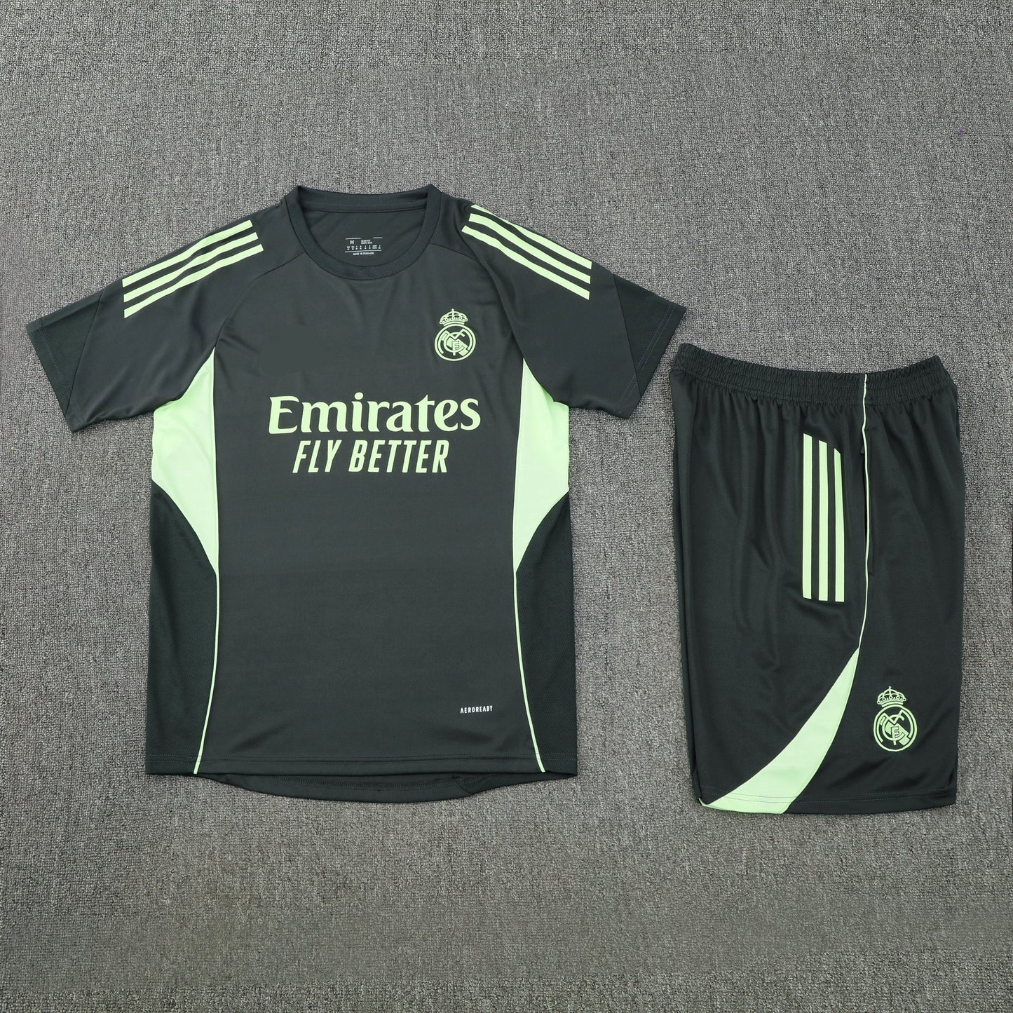 Conjunto de entrenamiento Real Madrid 2 – Camiseta y pantalón corto