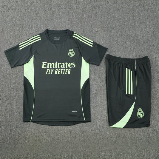 Conjunto de entrenamiento Real Madrid 2 – Camiseta y pantalón corto