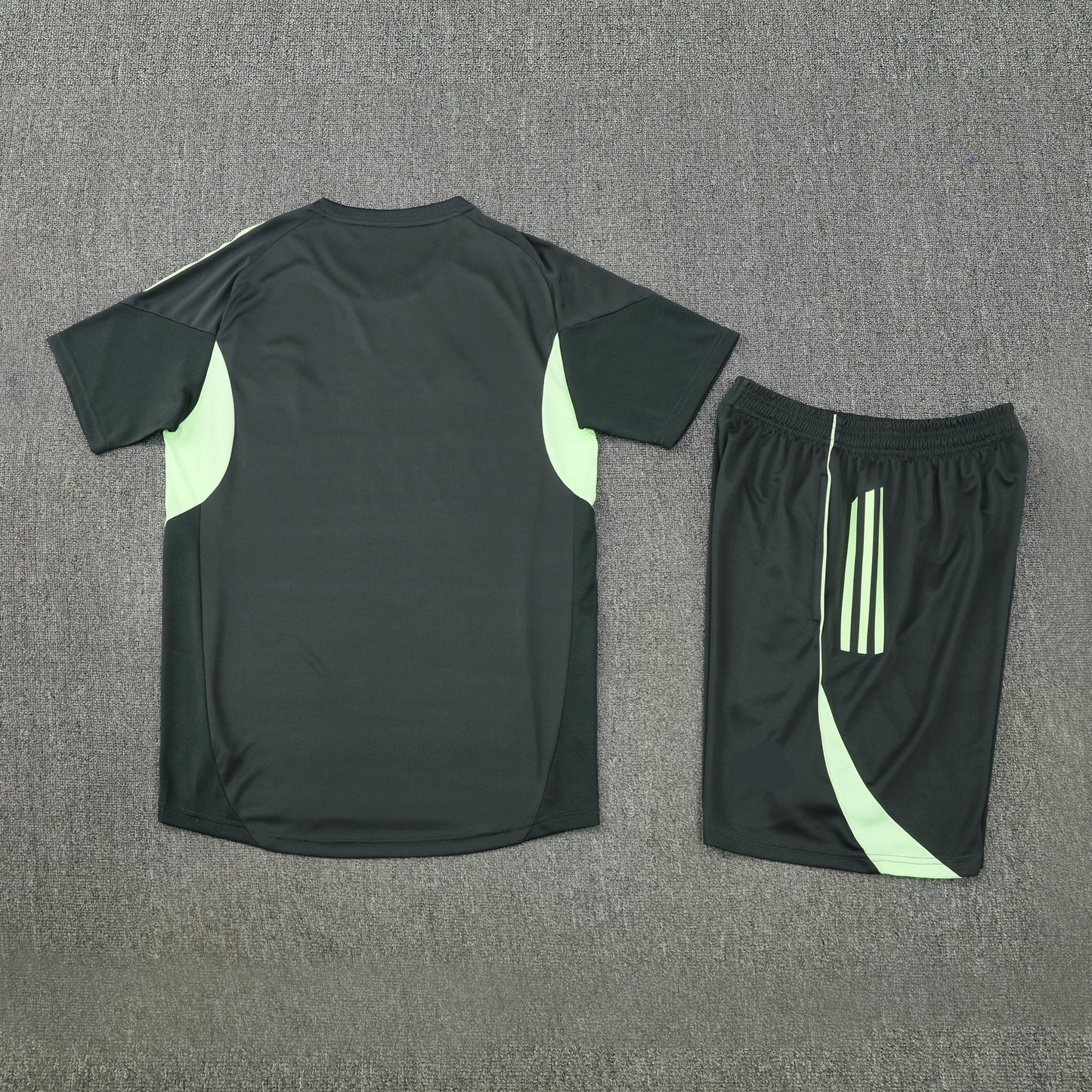 Conjunto de entrenamiento Real Madrid 2 – Camiseta y pantalón corto